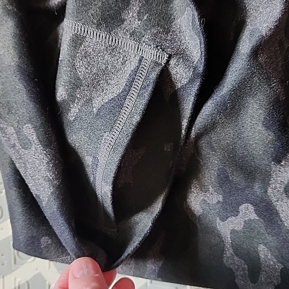 Camouflage Fabletics Powehold Leggings - Picture 2 of 3